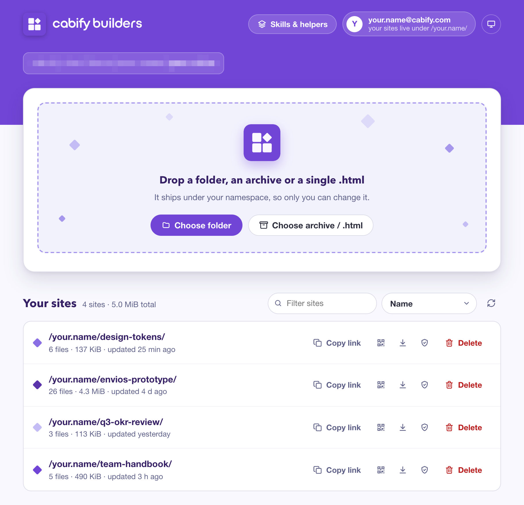 The cabify builders console: a drop zone for a folder, an archive or a single HTML file, and a list of the user's sites with copy link, QR code, download, restrict and delete actions.